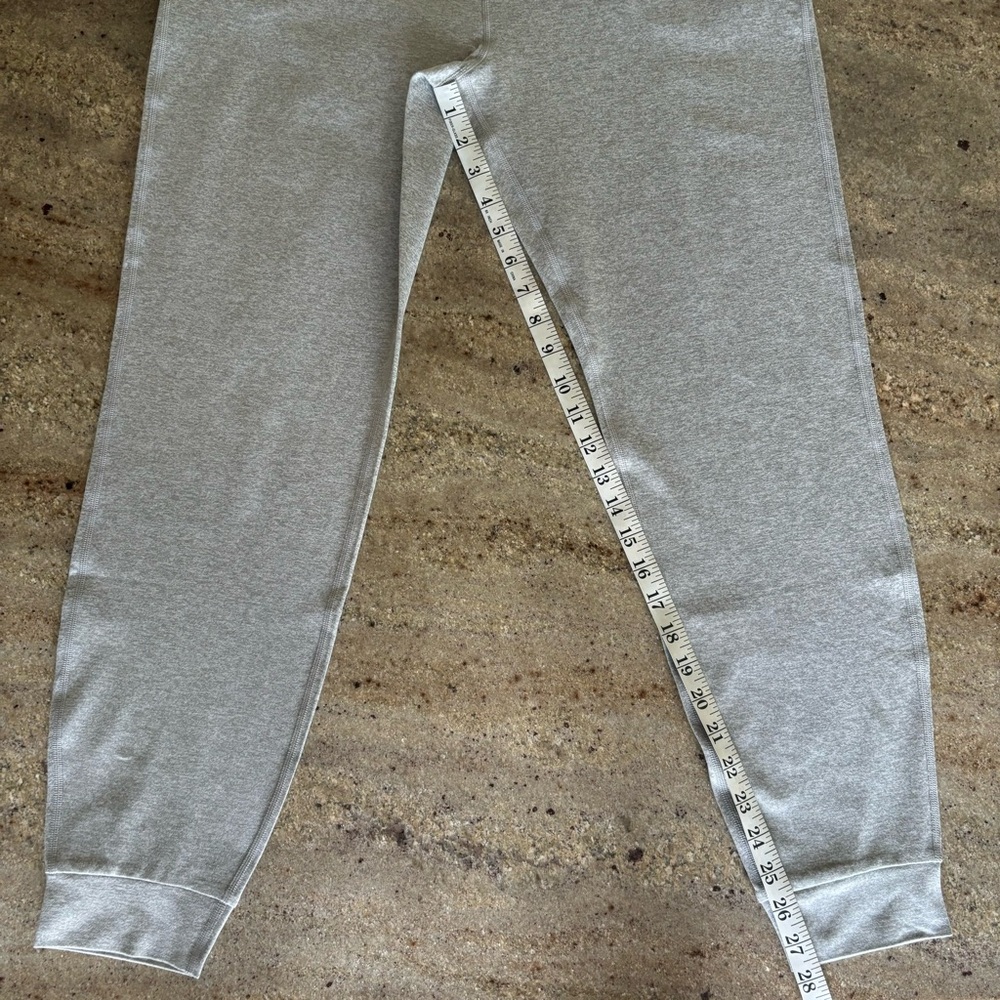 NWT Vuori Women's Performance Jogger Size Medium LONG Pale Grey Heather - Picture 6 of 7